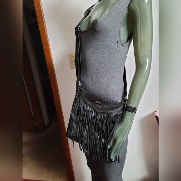 Pre-loved.  ROXY black fringed crossbody bag. (91) - Picture 2 of 6